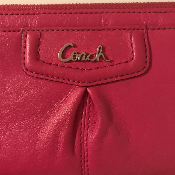 ⭐️Coach Wallet Wristlet - Picture 3 of 9